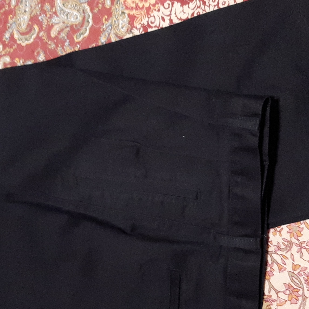 Men's Saddlebred casual pants. Pleated front and cuffed hem. EUC